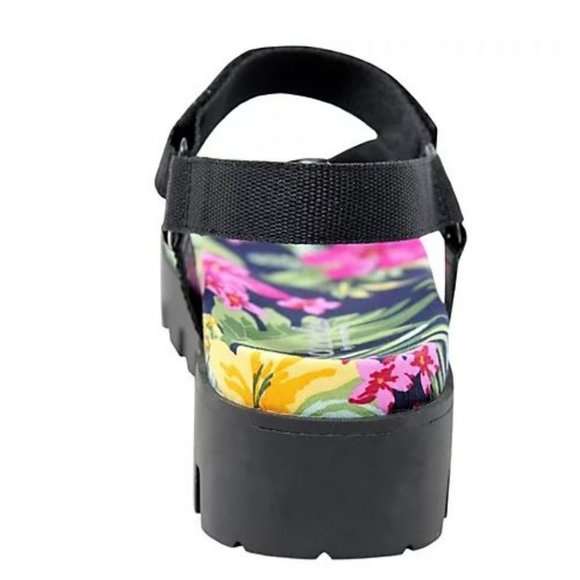 NWT Charles by Charles David Zambo Chunky Sandal 8 - Picture 2 of 5